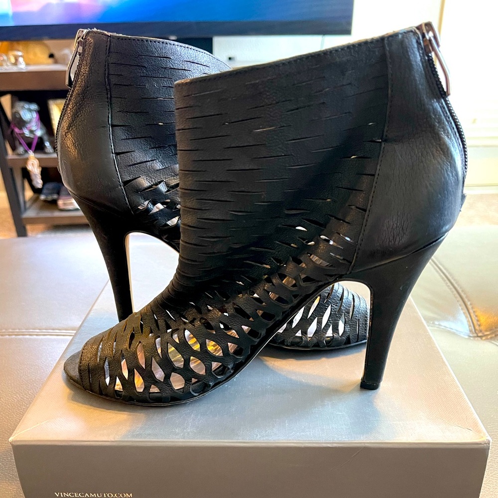 Vince Camuto Krandi booties size 10